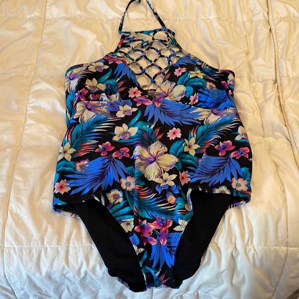 Beautiful Vibrant Bathing Suit 👙 1x Size XL